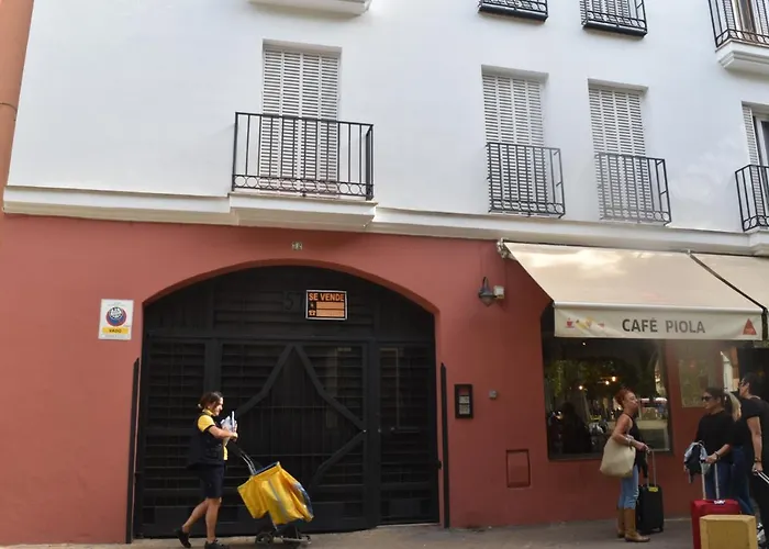 Alameda De Hercules, Gate Of Seville Center